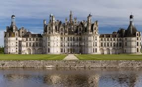 Четыре самых красивых замка и крепости Франции